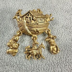 AVON 'Noah's Ark Charm Antiqued Matte Gold Tone with Dangling Animals Brooch
